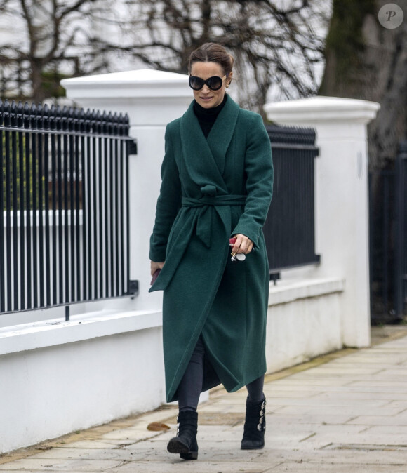 Exclusif - Pippa Middleton se promène dans les rues de Londres. Le 10 mars 2020.