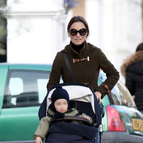 Exclusif - Pippa Middleton fait quelques courses avec son fils Arthur à Londres, Royaume Uni, le 26 janvier 2020.