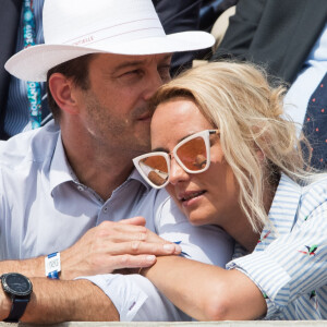 Elodie Gossuin et son mari Bertrand Lacherie dans les tribunes lors des internationaux de tennis de Roland Garros à Paris, France, le 4 juin 2019. © Jacovides-Moreau/Bestimage 