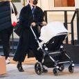 Gigi Hadid, sa soeur Bella Hadid et sa fille se promènent à New York, le 15 décembre 2020.