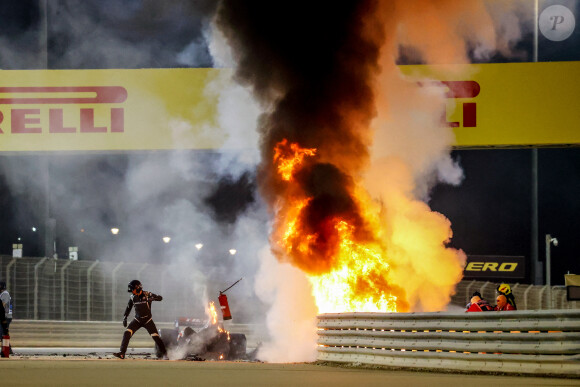 Romain Grosjean se crashe sur le grand prix de Barhein 2020 le 29 novembre 2020.