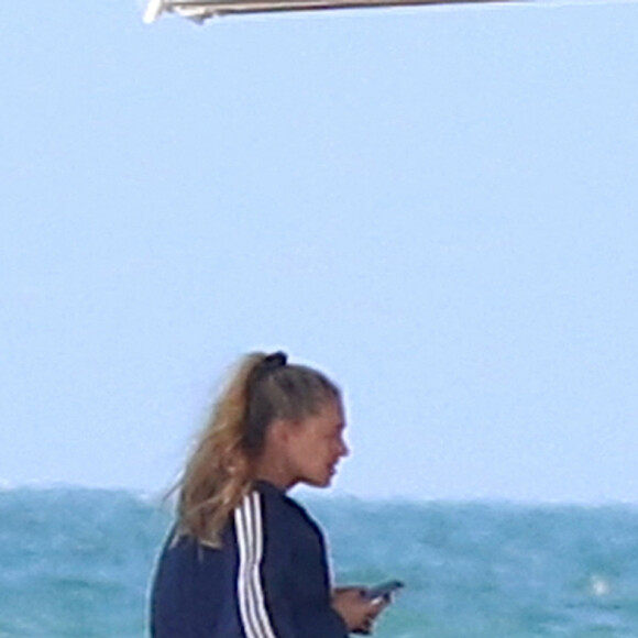 Exclusif - Enrique Iglesias et sa compagne Anna Kournikova (enceinte de leur 3ème enfant) sur un yacht à Miami. Le 26 janvier 2020