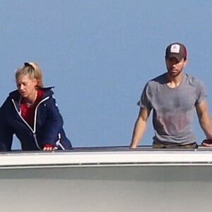 Exclusif - Enrique Iglesias et sa compagne Anna Kournikova (enceinte de leur 3ème enfant) sur un yacht à Miami. Le 26 janvier 2020