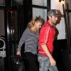 Exclusif- Enrique Iglesias et Anna Kournikova quittent un restaurant de Miami, le 26 janvier 2012.