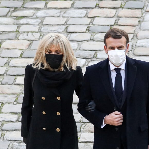 Le président de la république, Emmanuel Macron accompagné de la première dame Brigitte Macron lors de l'hommage national rendu à Daniel Cordier aux Invalides, à Paris le 26 novembre 2020, Paris. © Stéphane Lemouton / Bestimage