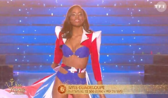 Miss Guadeloupe : Kenza Andreze-Louison lors du défilé des 15 demi-finalistes sur le thème du 14 juillet - élection de Miss France 2021 le 19 décembre sur TF1