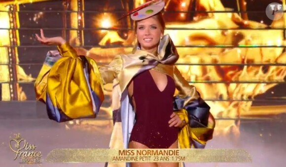 Miss Normandie : Amandine Petit lors du dernier défilé des 5 finalistes de Miss France 2021 le 19 décembre sur TF1