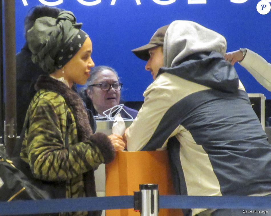 Exclusif - Shia LaBeouf et sa compagne FKA Twigs à l'aéroport de Salt Lake City, le 23 janvier 2019.