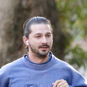 Exclusif - Shia LaBeouf fait son jogging à Los Angeles le 30 octobre 2020.