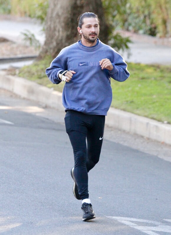 Exclusif - Shia LaBeouf fait son jogging à Los Angeles le 30 octobre 2020.