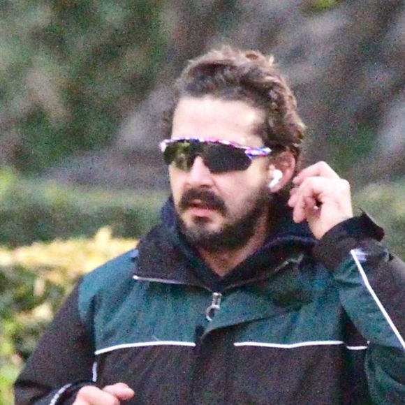 Exclusif - Shia LaBeouf fait son footing dans les rues de Los Angeles le 5 décembre 2020.