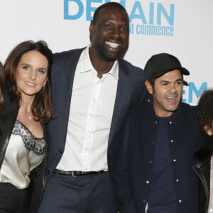 Mélissa Theuriau, Hélène Sy, Omar Sy, Jamel Debbouze et Gloria Colston lors de l'avant-première du film "Demain tout commence" au Grand Rex à Paris le 28 novembre 2016.