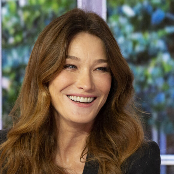 Exclusif - Carla Bruni-Sarkozy - Enregistrement de l'émission Clique, présentée par Mouloud Achour, et diffusée sur Canal Plus dimanche 18 Octobre 2020, avec pour invité Carla Bruni-Sarkozy, et la présence du nouveau chroniqueur Oxmo Puccino  - © Jack Tribeca / Bestimage