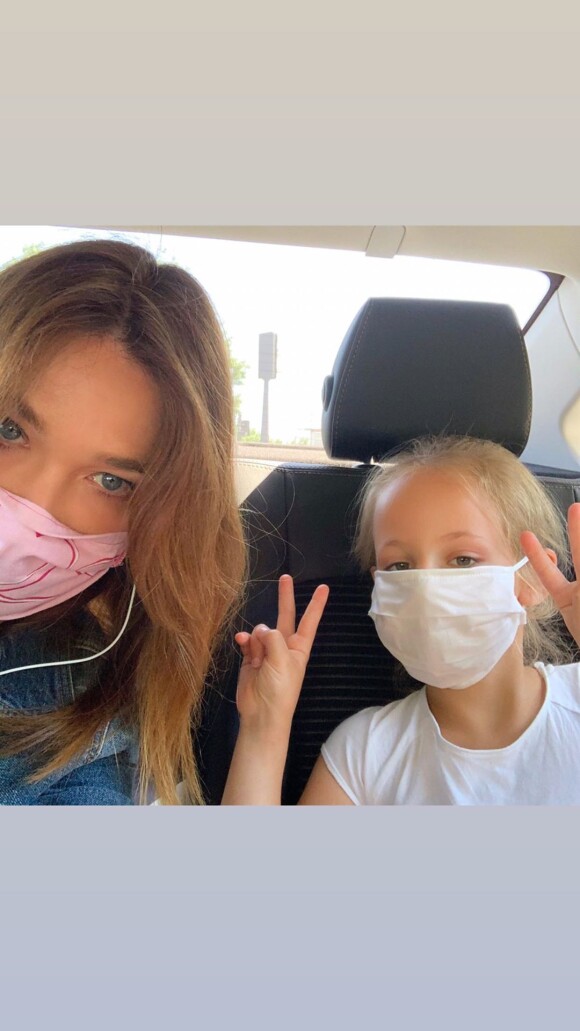 Carla Bruni pose avec sa fille Giulia sur Instagram, au printemps dernier.