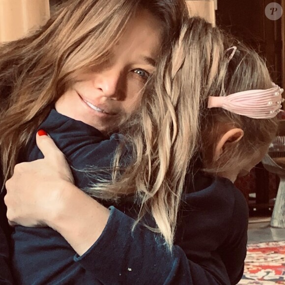 La petite Giulia avec sa mère Carla Bruni, sur Instagram le 19 octobre 2020.