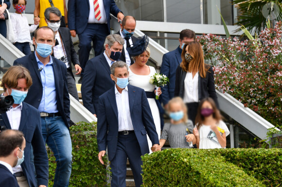 Le maire de La Baule Franck Louvrier, sa femme Sophie Jolivet, Nicolas Sarkozy, sa femme Carla Bruni, leur fille Giulia avec une amie - Mariage du maire de La Baule, Franck Louvrier (ex-conseiller en communication du Président de la République N.Sarkozy) avec Sophie Jolivet à l'hôtel de Ville de La Baule, France, le 5 septembre 2020. © Sébastien Valiela/Bestimage