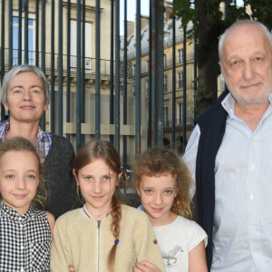 Alexia Stresi et François Berléand avec leurs filles Adèle et Lucie et une amie - Soirée d'inauguration de la 35e fête foraine des Tuileries au Jardin des Tuileries à Paris. © Coadic Guirec/Baldini/Bestimage