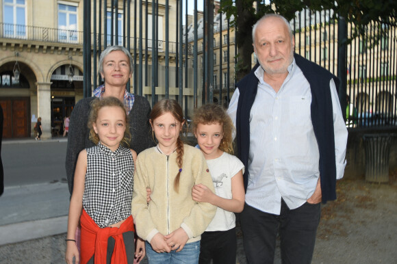 Alexia Stresi et François Berléand avec leurs filles Adèle et Lucie et une amie - Soirée d'inauguration de la 35e fête foraine des Tuileries au Jardin des Tuileries à Paris. © Coadic Guirec/Baldini/Bestimage