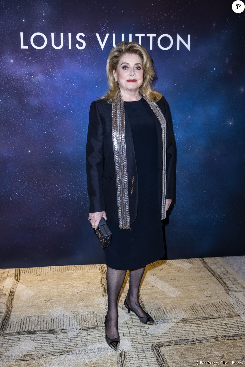 Catherine Deneuve au photocall de la soirée Louis Vuitton Stellar Jewelry Cocktail Event place Vendôme à Paris le 28 septembre 2020. © Olivier Borde / Bestimage