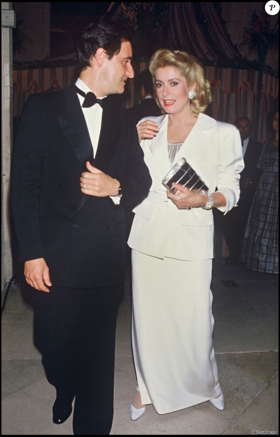 Archives - Pierre Lescure et Catherine Deneuve lors d'une soirée à Paris. 1985.