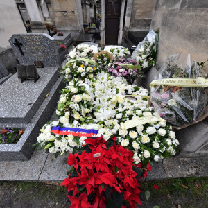 Illustration de la tombe de l'acteur Claude Brasseur au cimetière du Père Lachaise le jour de ses obsèques à Paris le 29 décembre 2020.