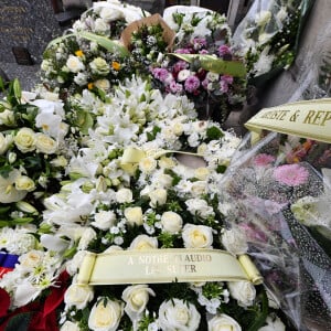 Illustration de la tombe de l'acteur Claude Brasseur au cimetière du Père Lachaise le jour de ses obsèques à Paris le 29 décembre 2020.