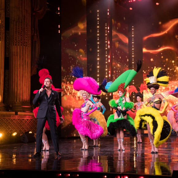 Exclusif - Dany Brillant et Les danseuses du Moulin Rouge - Enregistrement de l'émission "La grande soirée du 31 à Versailles", qui sera diffusée sur France 2. Le 15 décembre 2020 © Tiziano Da Silva - Cyril Moreau / Bestimage