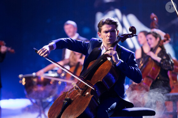 Exclusif - Gautier Capuçon et l'orchestre de l'Opéra Royal - Enregistrement de l'émission "La grande soirée du 31 à Versailles", qui sera diffusée sur France 2. Le 15 décembre 2020 © Tiziano Da Silva - Cyril Moreau / Bestimage