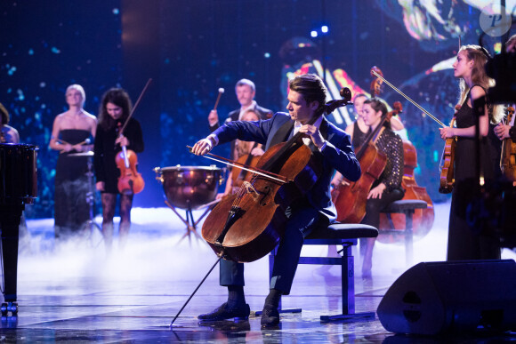Exclusif - Gautier Capuçon et l'orchestre de l'Opéra Royal - Enregistrement de l'émission "La grande soirée du 31 à Versailles", qui sera diffusée sur France 2. Le 15 décembre 2020 © Tiziano Da Silva - Cyril Moreau / Bestimage
