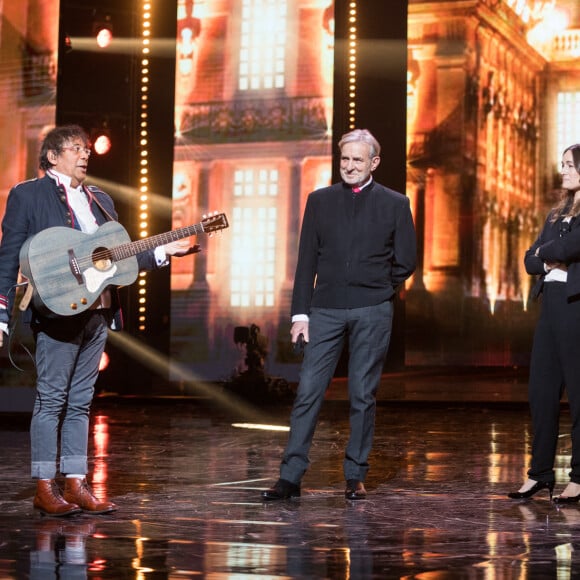 Exclusif - Laurent Voulzy, Stéphane Bern et deux médecins d'Ephad - Enregistrement de l'émission "La grande soirée du 31 à Versailles", qui sera diffusée sur France 2. Le 15 décembre 2020 © Tiziano Da Silva - Cyril Moreau / Bestimage