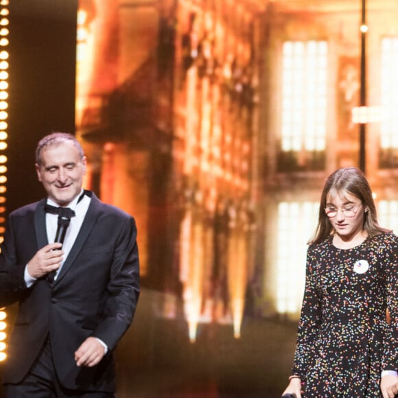 Exclusif - Stéphane Bern et deux "héros du quotidien" - Enregistrement de l'émission "La grande soirée du 31 à Versailles", qui sera diffusée sur France 2. Le 15 décembre 2020 © Tiziano Da Silva - Cyril Moreau / Bestimage