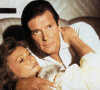 Tanya Roberts et Roger Moore dans le film James Bond "Dangereusement Vôtre" en 1985. © MPP Marlyse / Bestimage 