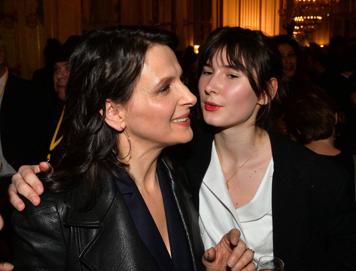 Photo Exclusif Juliette Binoche Et Sa Fille Hannah Magimel Juliette Binoche Re Oit Le