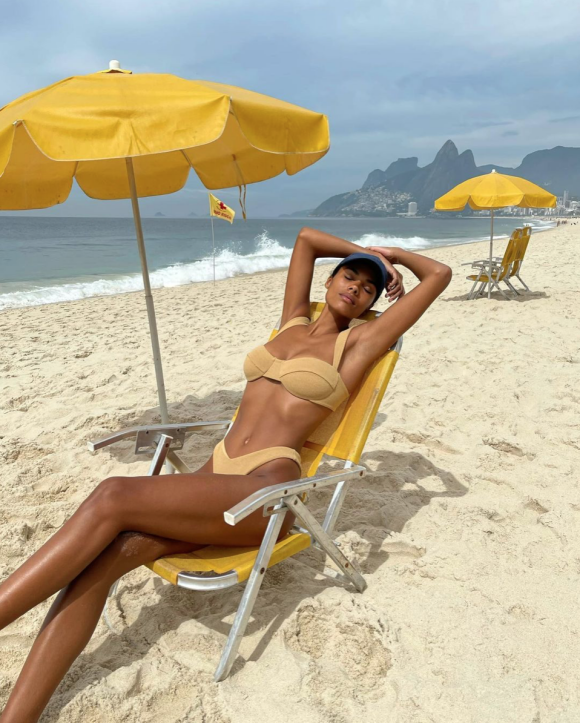 Tina Kunakey photographiée par Morgane Lay à Rio de Janeiro.