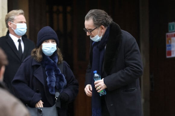 Anne Goscinny et son fils Simon assistent aux obsèques du pianiste, jazzman, compositeur et chef d'orchestre Claude Bolling en l'église Saint-Louis de Garches, le 6 janvier 2021.