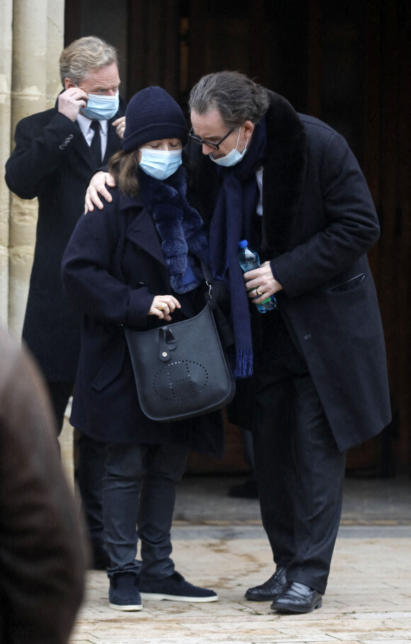 Anne Goscinny et son fils Simon assistent aux obsèques du pianiste, jazzman, compositeur et chef d'orchestre Claude Bolling en l'église Saint-Louis de Garches, le 6 janvier 2021.