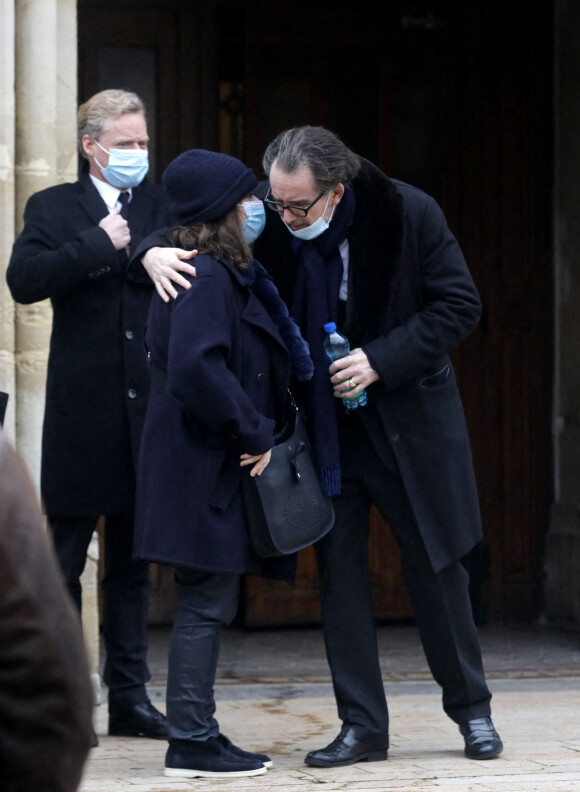 Anne Goscinny et son fils Simon assistent aux obsèques du pianiste, jazzman, compositeur et chef d'orchestre Claude Bolling en l'église Saint-Louis de Garches, le 6 janvier 2021.