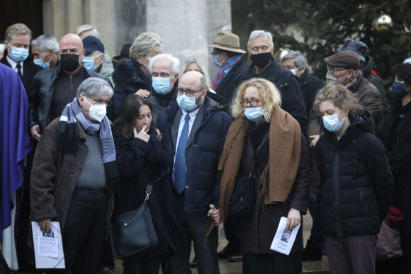 Anne Goscinny entourée des deux fils de Claude Bolling, David et Alexandre, lors des obsèques du pianiste, jazzman, compositeur et chef d'orchestre Claude Bolling en l'église Saint-Louis de Garches le 6 janvier 2021.