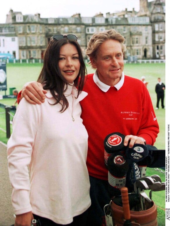 Catherine Zeta-Jones et Michael Douglas en Écosse, en octobre 1999.