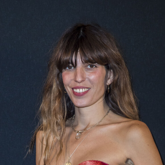 Lou Doillon - Dîner de gala de l'association AEM (Un Avenir pour les Enfants du Monde) au bénéfice des enfants du Rwanda organisée par B.Djian au Pavillon Ledoyen à Paris, France, le 11 décembre 2018. Chaque année avant les fêtes, B.Djian mobilise la mode le temps d'un dîner caritatif au profit des enfants du Rwanda. La directrice de la rédaction de Numéro Magazine associe à la cause de l'association AEM, les grandes maisons de couture française. © Olivier Borde/Bestimage
