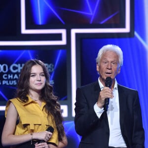 Exclusif - Gérard Lenorman et Erza Muqoli - Enregistrement de l'émission "300 Choeurs chantent Les plus beaux duos" à Paris, qui sera diffusée le 8 janvier 2021 sur France 3. © Tiziano Da Silva / Bestimage