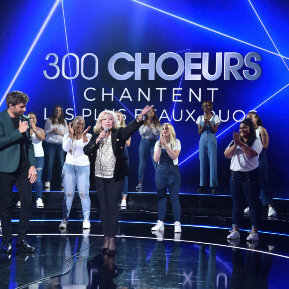 Exclusif - Agustin Galiana et la chanteuse Nicoletta - Enregistrement de l'émission "300 Choeurs chantent Les plus beaux duos" à Paris, qui sera diffusée le 8 janvier 2021 sur France 3. © Tiziano Da Silva / Bestimage