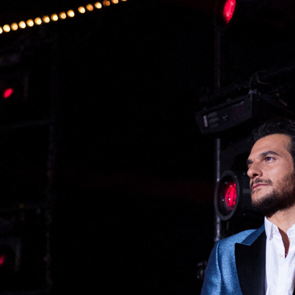 Exclusif - Amir Haddad - Backstage de l'enregistrement de l'émission "300 Choeurs chantent Les plus beaux duos" à Paris, qui sera diffusée le 8 janvier 2021 sur France 3. © Tiziano Da Silva / Bestimage