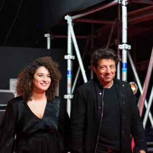 Exclusif - Inès Defontaine et Patrick Bruel - Backstage de l'enregistrement de l'émission "300 Choeurs chantent Les plus beaux duos" à Paris, qui sera diffusée le 8 janvier 2021 sur France 3. © Tiziano Da Silva / Bestimage