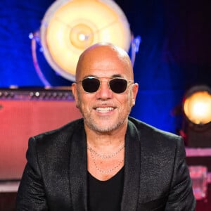 Exclusif - Pascal Obispo - Backstage de l'enregistrement de l'émission "300 Choeurs chantent Les plus beaux duos" à Paris, qui sera diffusée le 8 janvier 2021 sur France 3. © Tiziano Da Silva / Bestimage