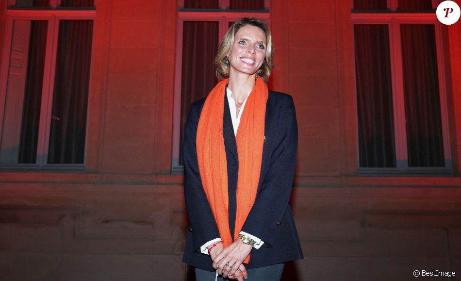 Sylvie Tellier, directrice générale de la société Miss France lors de l'illumination en orange du ministère de l'Intérieur pour symboliser la lutte contre les violences faites aux femmes le 23 novembre 2020. © Panoramic / Bestimage