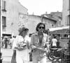 Romy Schneider et Daniel Biasini dans les rues de Saint-Tropez en 1976.