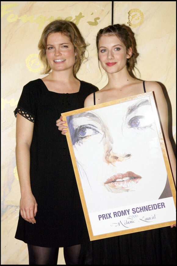 Sarah Biasini et Mélanie Laurent - Remise du Prix Jean Gabin et Prix Romy Schneider 2005 au Fouquet's à Paris.