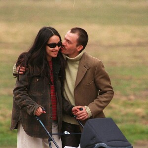 Florent Pagny, sa compagne Azucena Caamaño et leur fille Inca à Paris en 1996. 