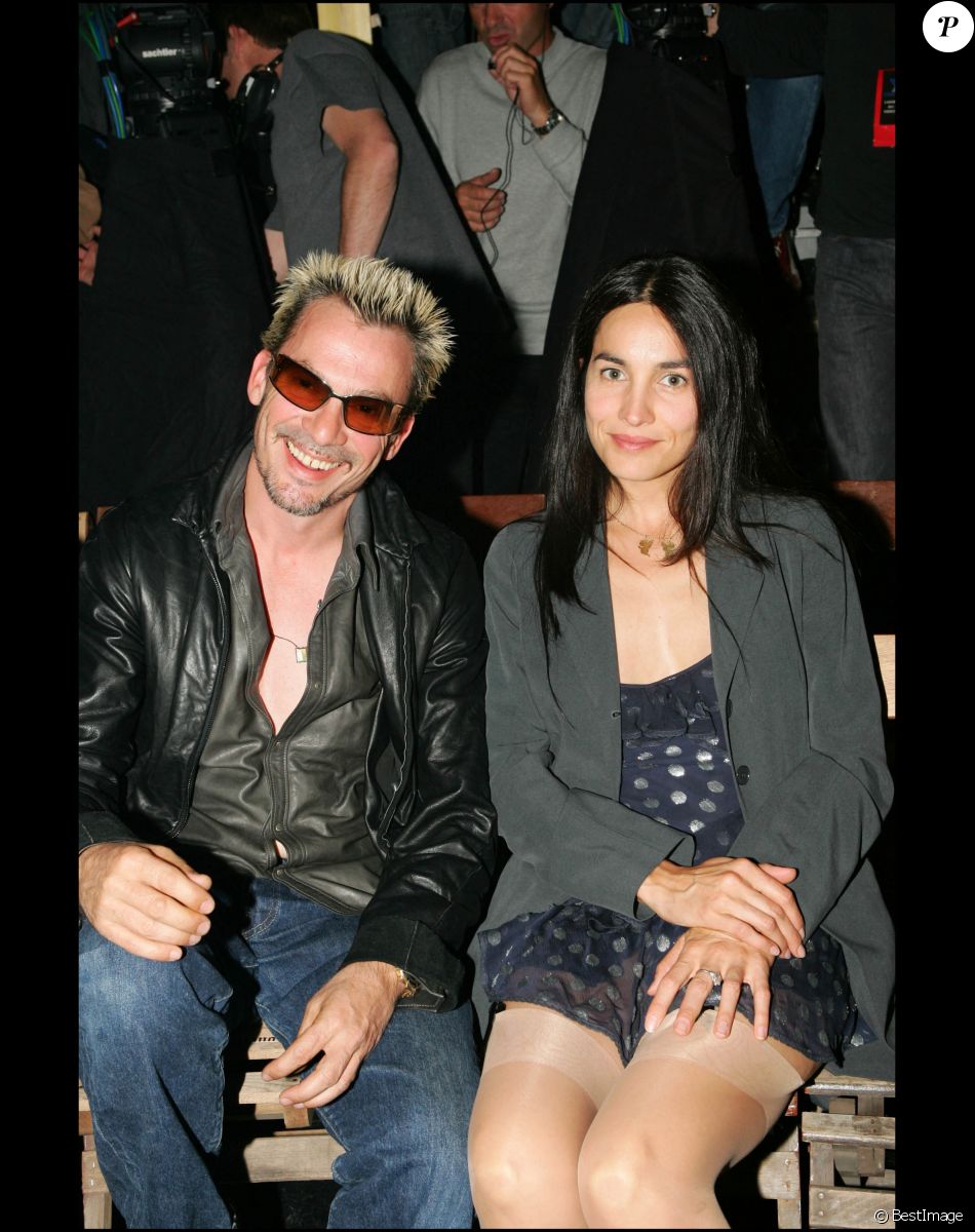 Florent Pagny et sa compagne Azucena Caamaño à la Fashion Week de Paris en 2005.